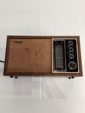 Vintage SONY TFM-9440W 11 Transistors AM/FM Table Radio, Wood Grain